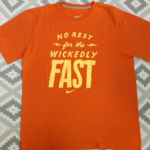 NIKE No Rest for the Wickedly FAST Tee T-Shirt - Picture 1 of 4